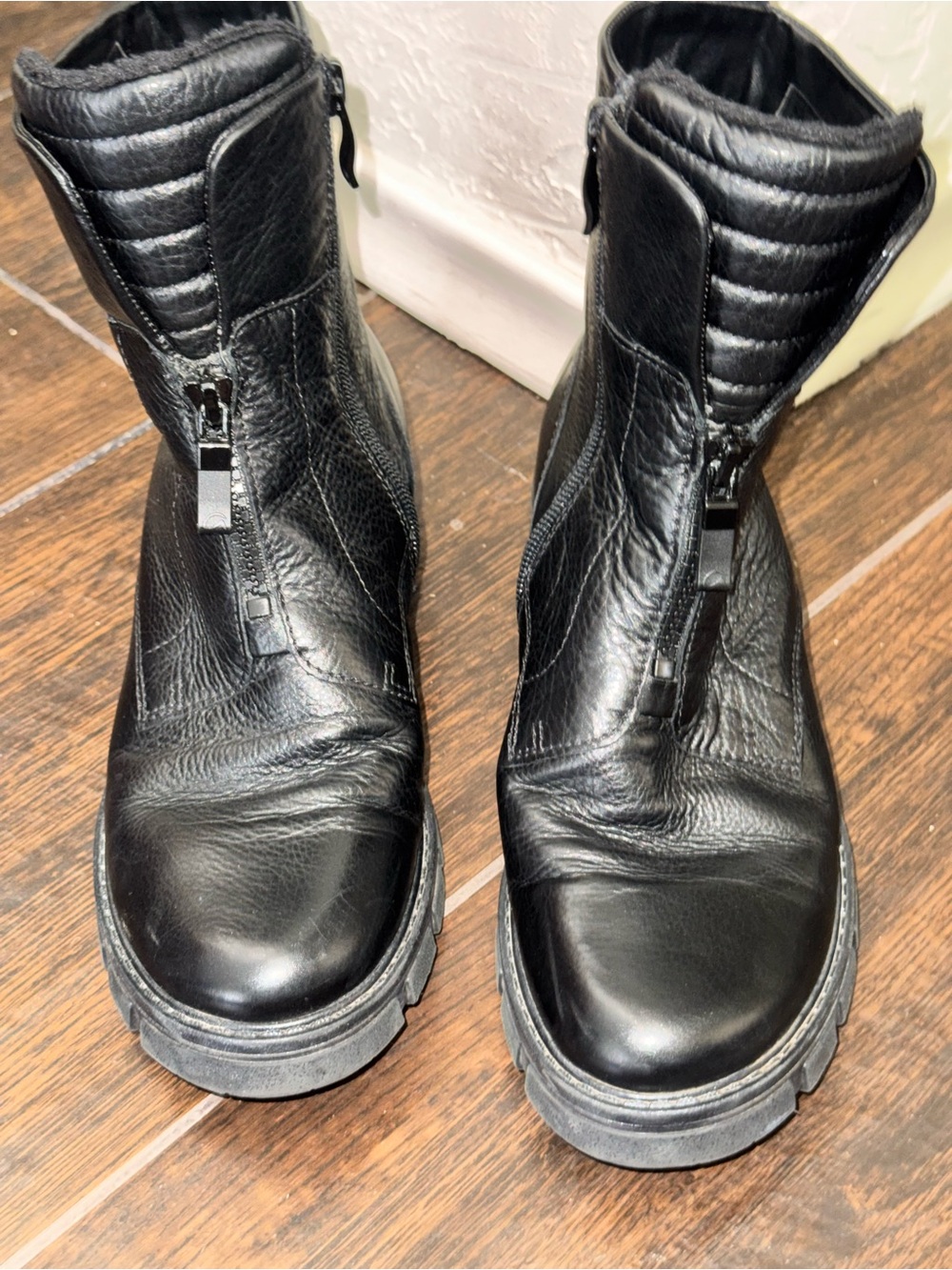 Ara Dover Black Leather Front Zip Ankle Boots Lug Sole US 7 UK 4.5